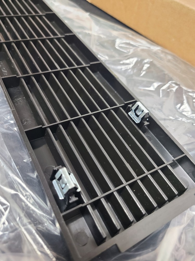 OM-8226, APC Smart UPS Bezel Kit