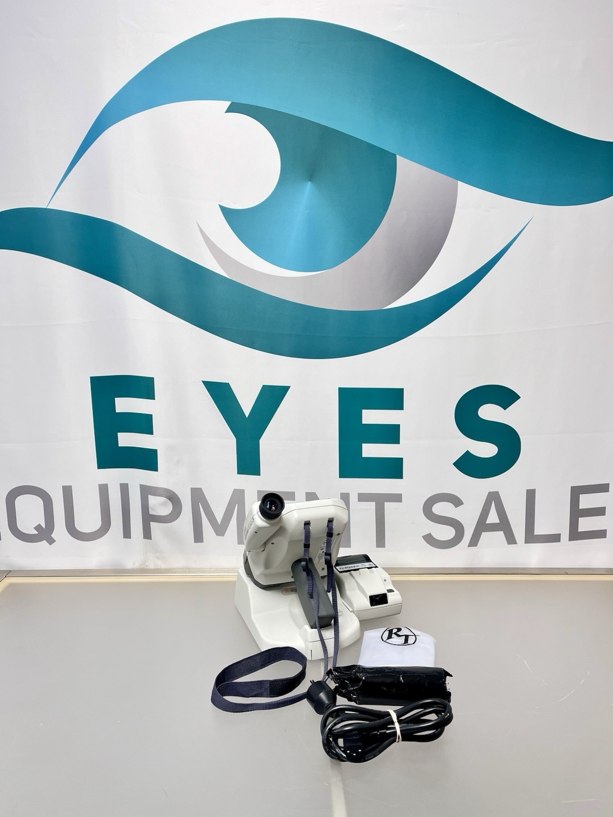 Righton Retinomax K-Plus 5 Handheld Auto Ref/ Keratometer with Charging Station