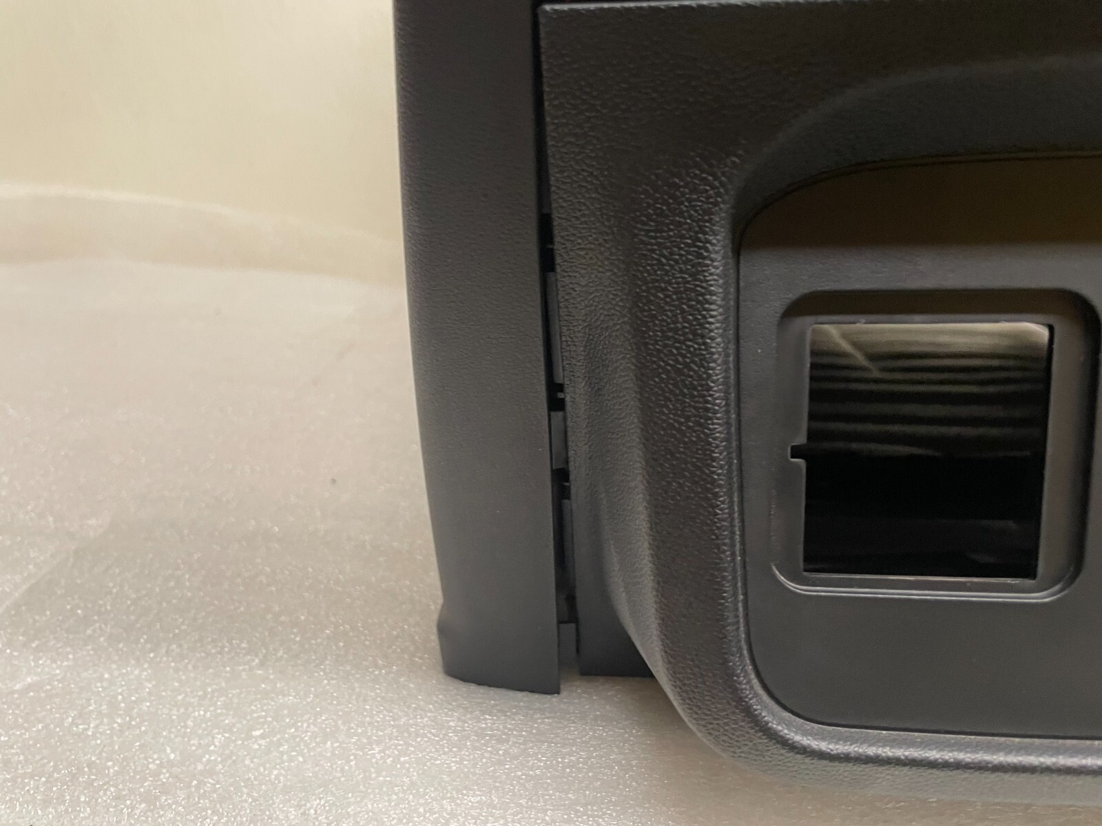 19-23 CHEVROLET TAHOE SILVERADO EBONY CLOTH CENTER JUMP SEAT WITH STORAGE...RARE