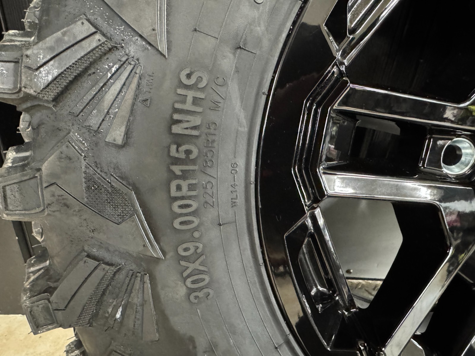 Can-Am Defender Lonestar 4/137 Front Wheel 30X9.00R15 XPS Trac Force tire