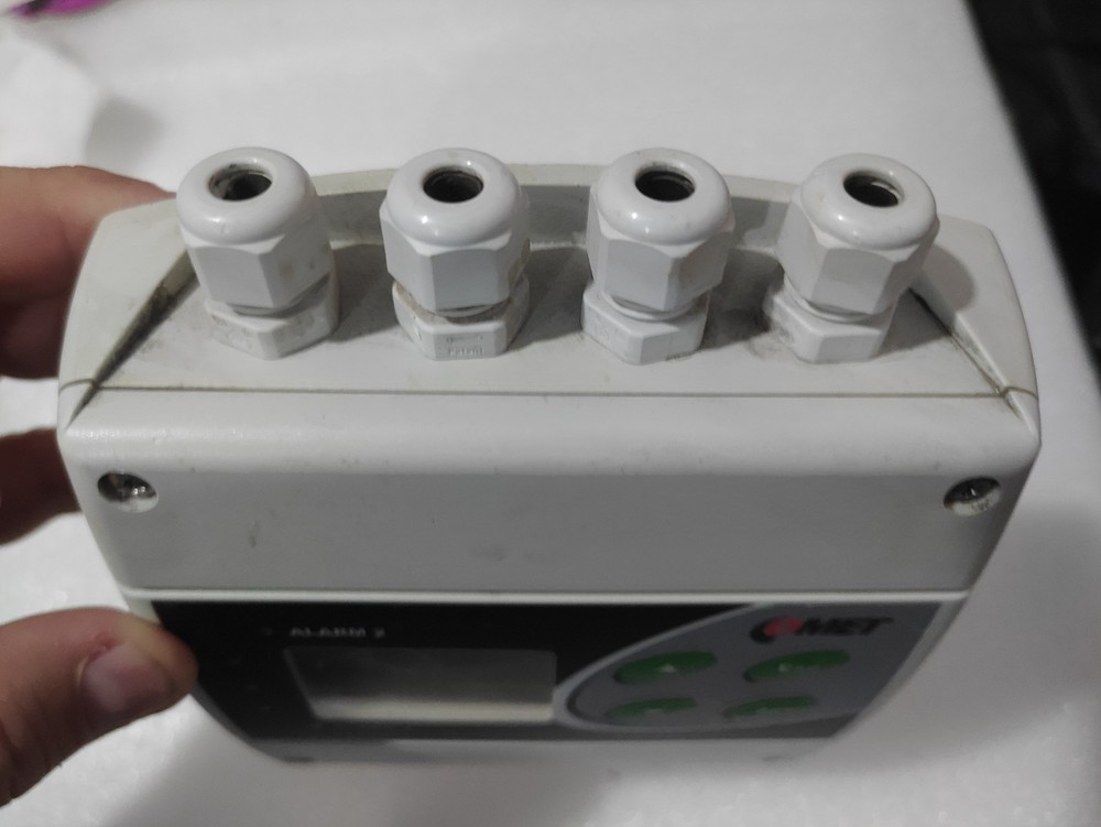 Comet H0430 temperature transmitter and controller