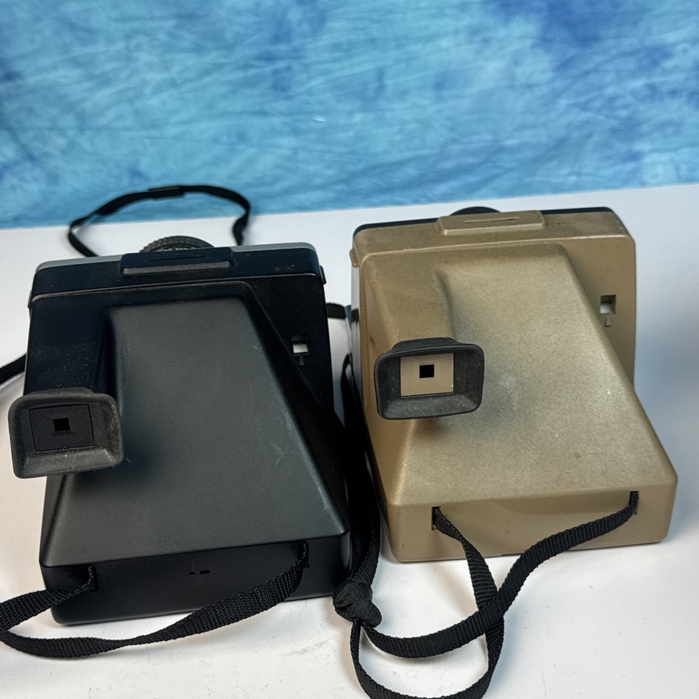 2 Polaroids Pronto B, Presto SX-70