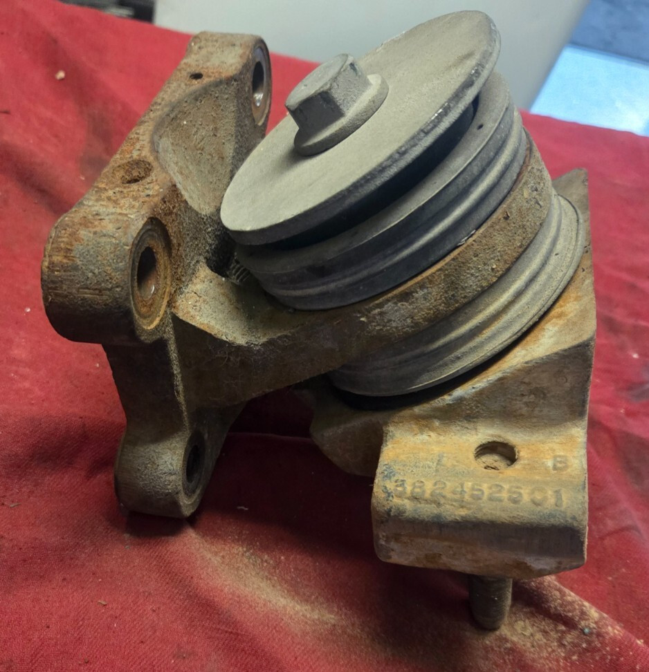 International Maxxforce 13 Engine Front Mount with Bushing 3824527C1, 3824525C1