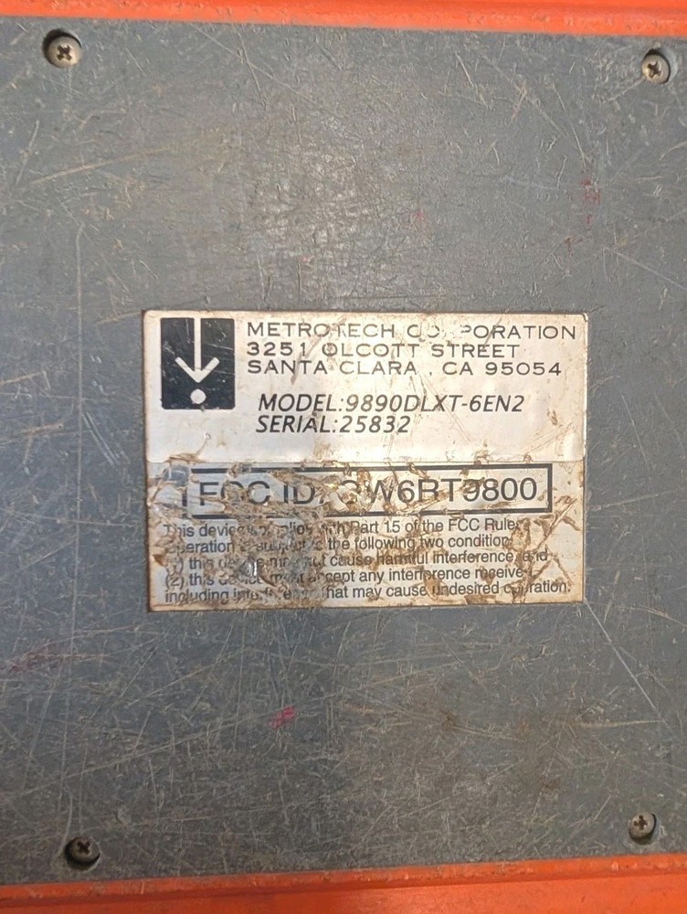 Metrotech 9800XT Underground Pipe Cable Locator