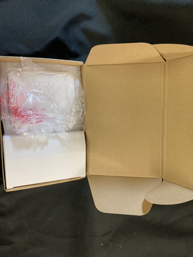 BIGASUO B110 Mini Projector Battery Powered with Bluetooth New Open Box