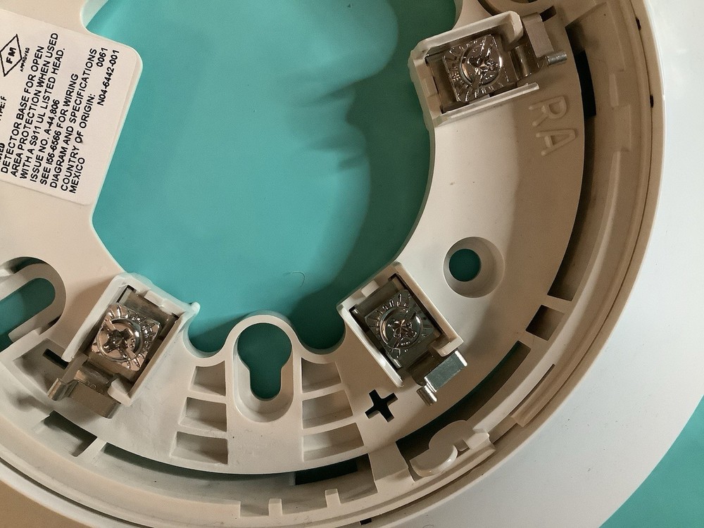 System Sensor - B300-6/B300-6-IV 6" Plug In Detector Base