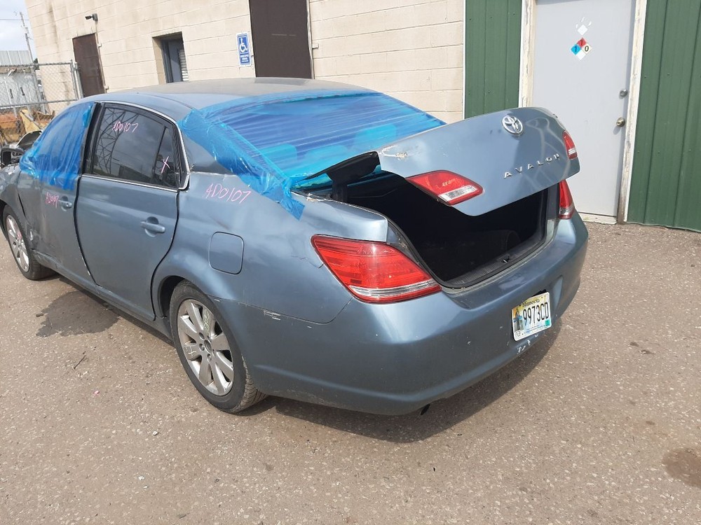 AVALON 2007 High Mounted Stop Light 1040465