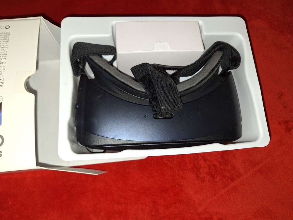 Samsung Gear VR Powered by Oculus - New WITH BOX
