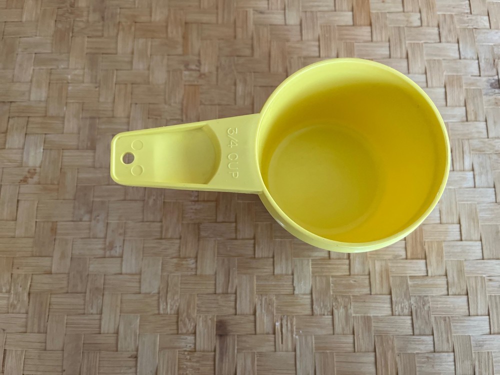 Tupperware 1970s Dry Measuring Cup – Yellow – 3/4 Cup – Replacement Piece