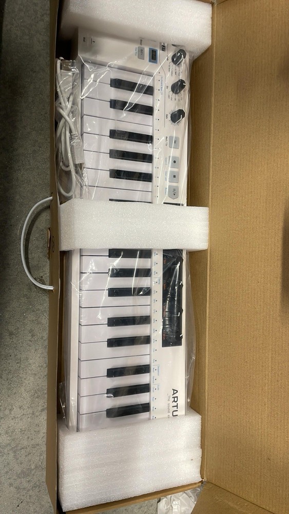 Arturia KeyStep 37 MIDI USB Keyboard Controller Sequencer 37-Key Excellent cond.