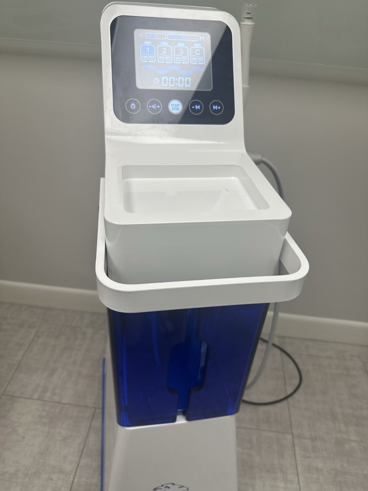 Rohrer Aesthetics AquaClean
