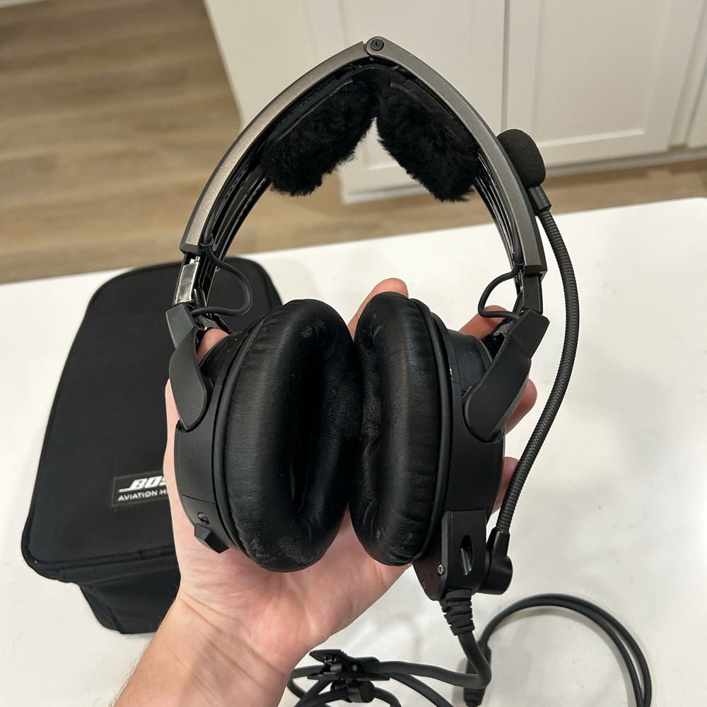Bose A20 Aviation Headset with Bluetooth & Dual Plug Cable Black