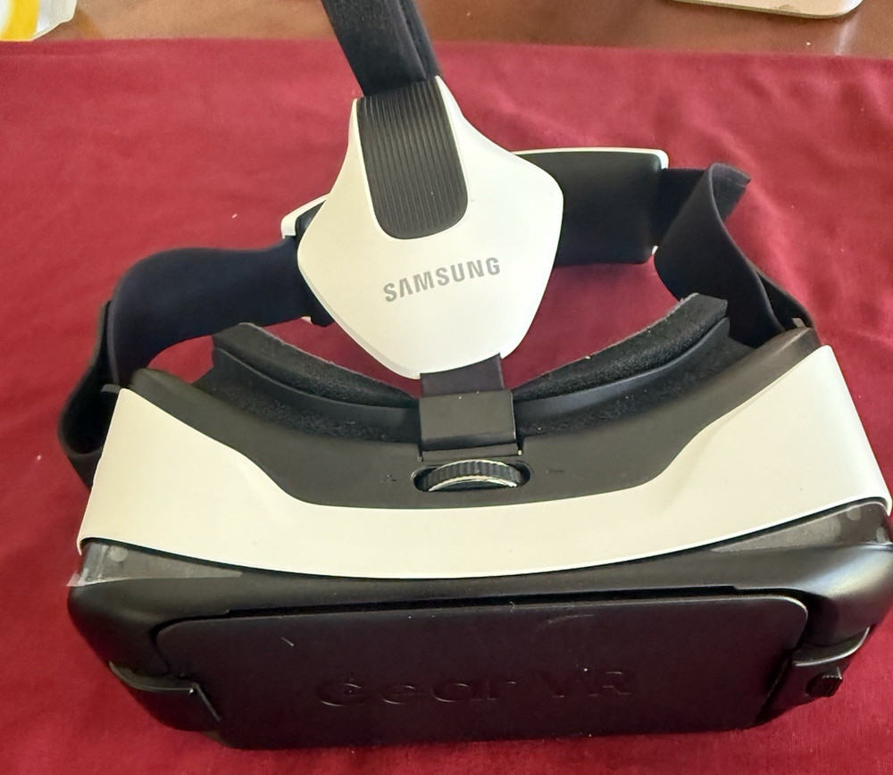 Samsung Gear VR Headset with Adjustable Strap