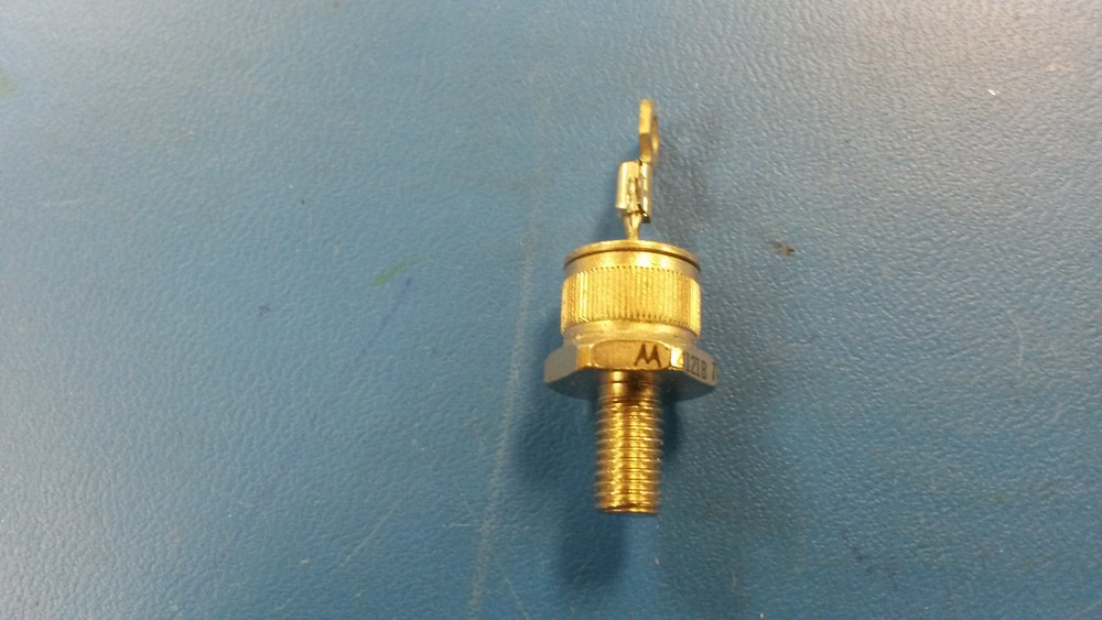 (1 PC) T4121B MOTOROLA BIDIRECTIONAL TRIODE THYRISTOR