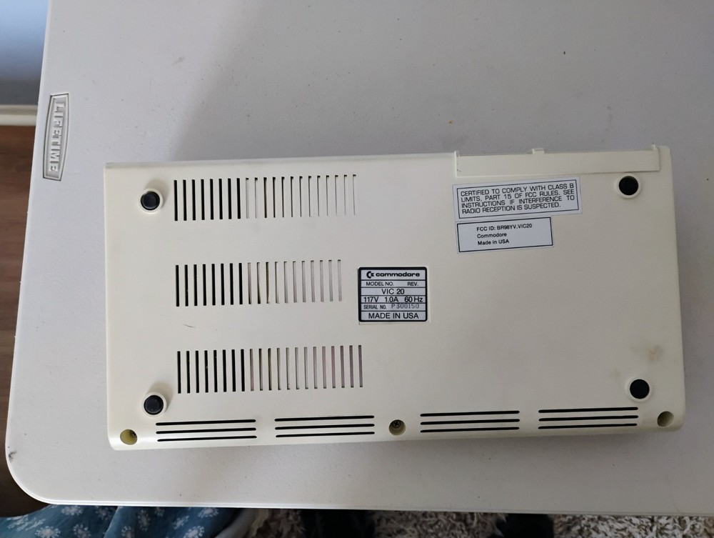 Commodore Vic 20 Vintage Computer - Tested