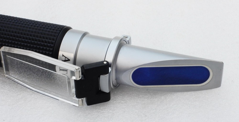 NOS ATC PORTABLE COMPACT HAND HELD REFRACTOMETER DEVICE WITH CASE