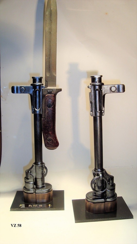 Support display stand for Sa VZ 58 bayo.