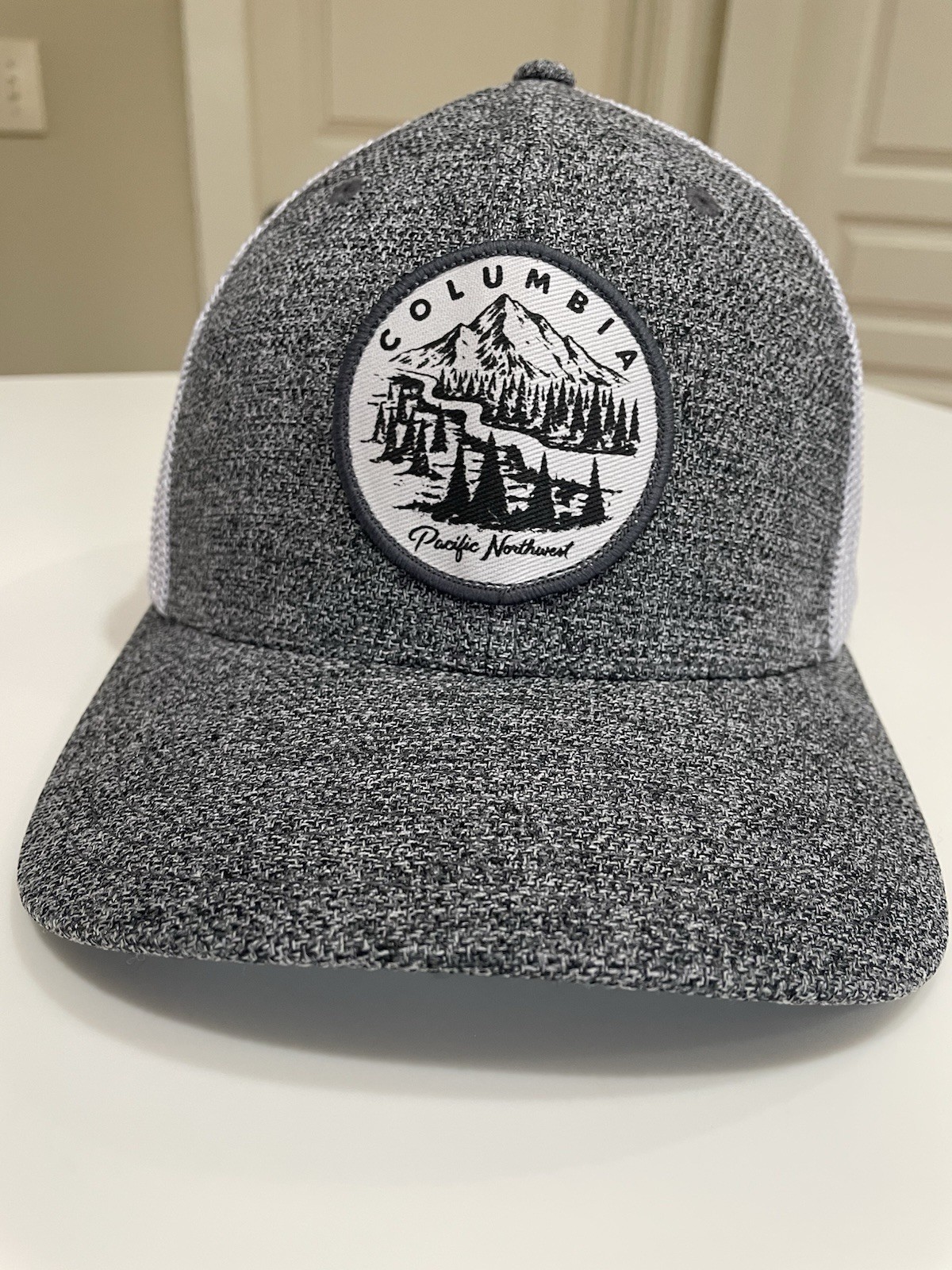 Columbia Flexfit Unisex Mesh Hat. Size L/XL Grey