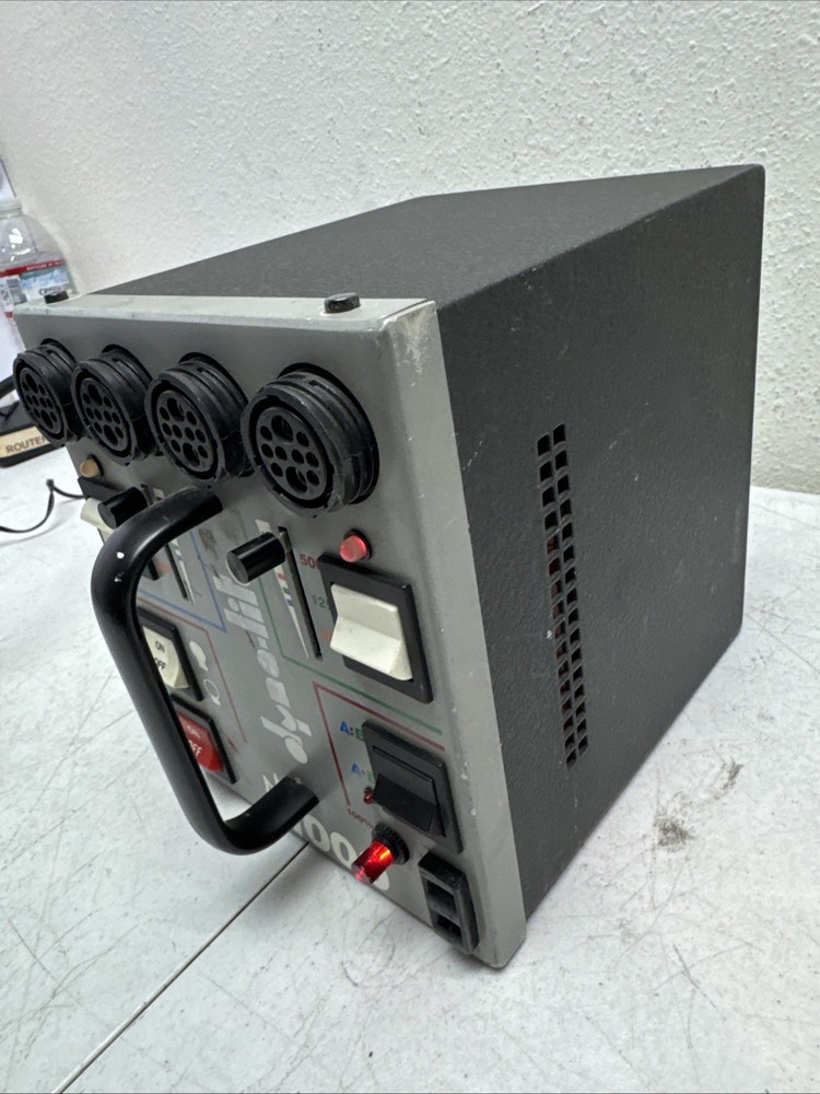 Dynalite M1000x Power Pack Strobe / Flash