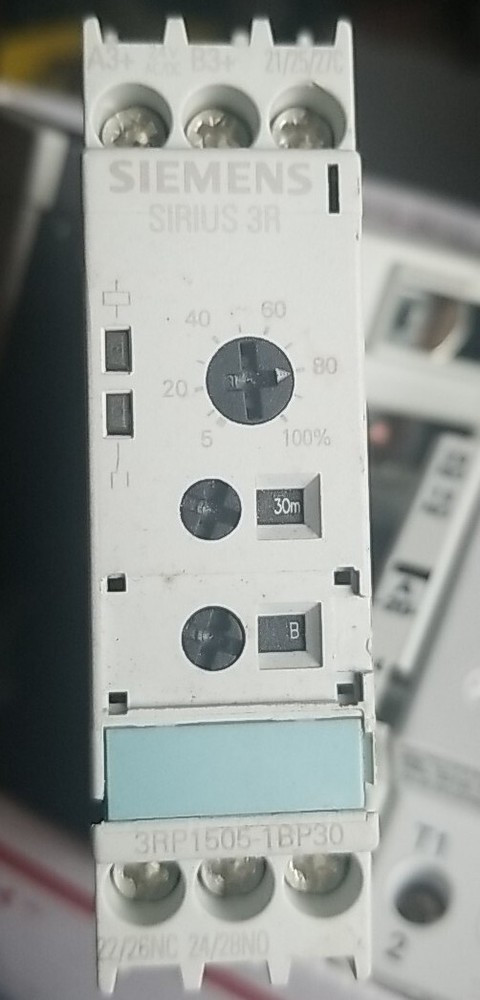 Siemens 3RP1505-1BP30 Time Delayed Relay Timer AC DC