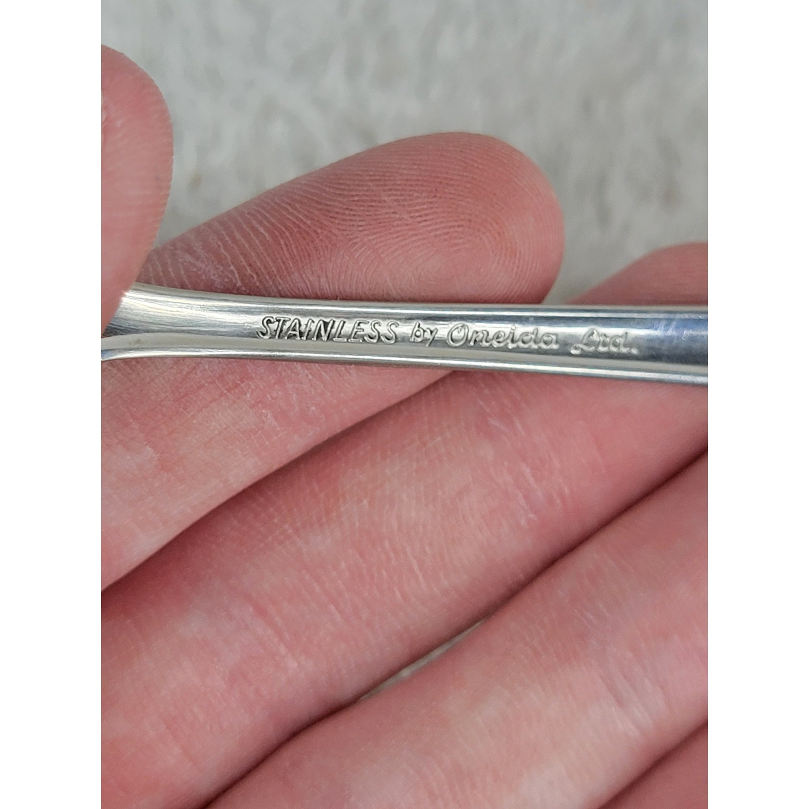 One Oneida OCEANIC Spoon Silver Vintage Utensil Flatware Dining Kitchenware