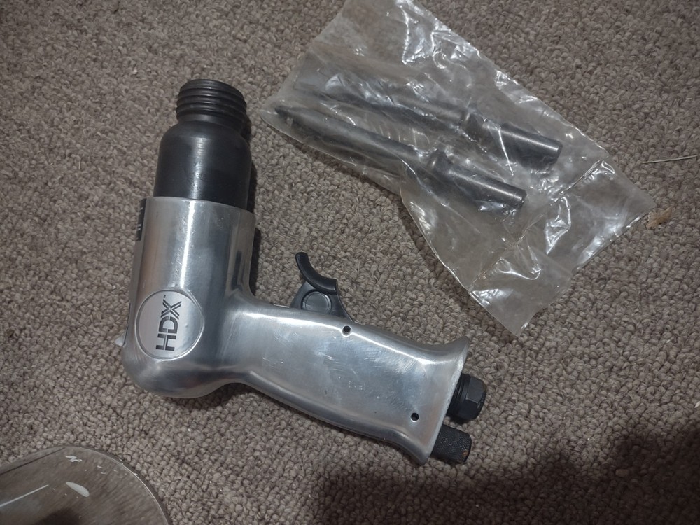 HDX Pneumatic Chisel And With Two Bits 🆕