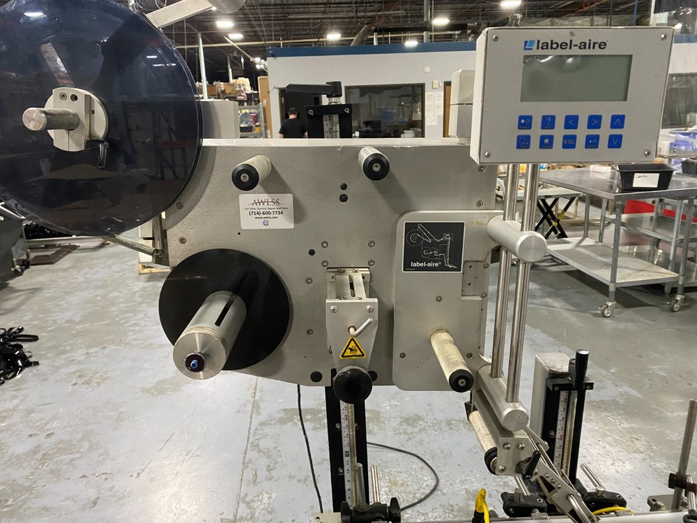 Top and bottom labeler machine