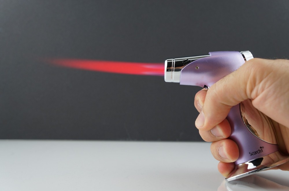 SCORCH REFILLABLE 4 FRAMES TORCH LIGHTER SOFT IGNITION AND CIGAR PUNCHER