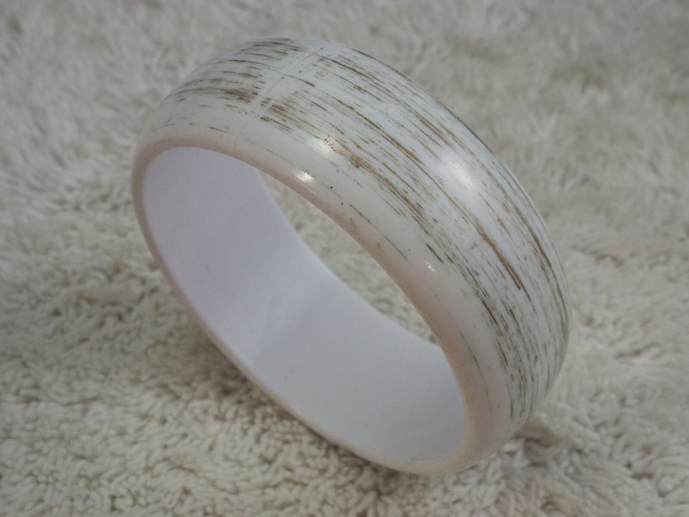 White Goldtone Acrylic Bangle Bracelet (A47)