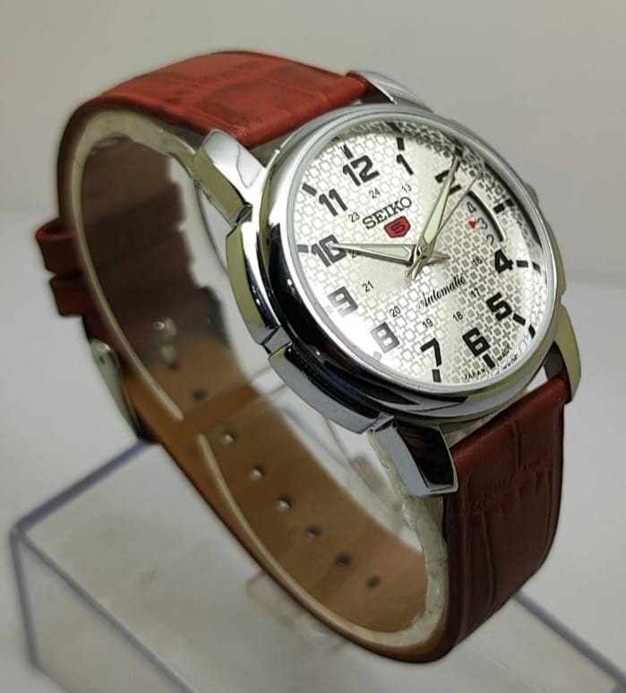 Seiko 5 Automatic Wrist Watch Silver Dial With Octa Case Made By Japan