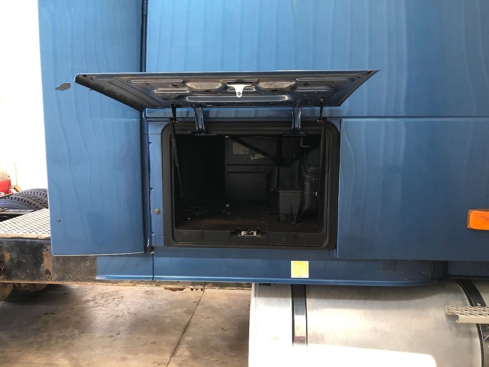 Volvo VNL Right/Passenger Sleeper Door - Used