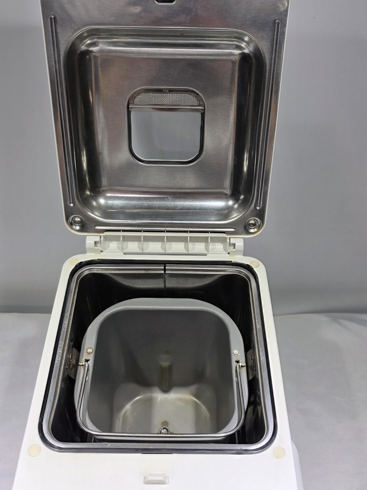 Hitachi HB-B101 Bread Machine Automatic Home Bakery. TESTED