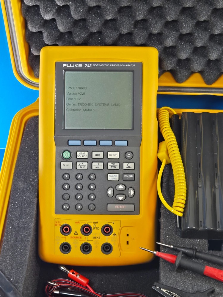 Fluke 743 DPC Documenting Process Calibrator Meter DPC CLEAN!