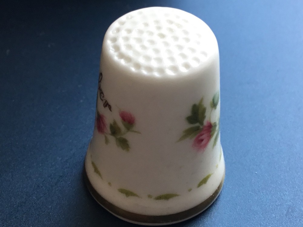 November - Royal Albert - thimble - Z