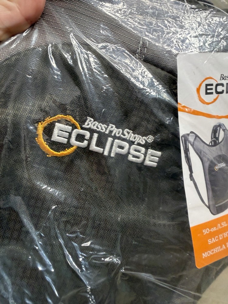 New Bass Pro Shops Eclipse 2.0L Hydration Pack for Hiking