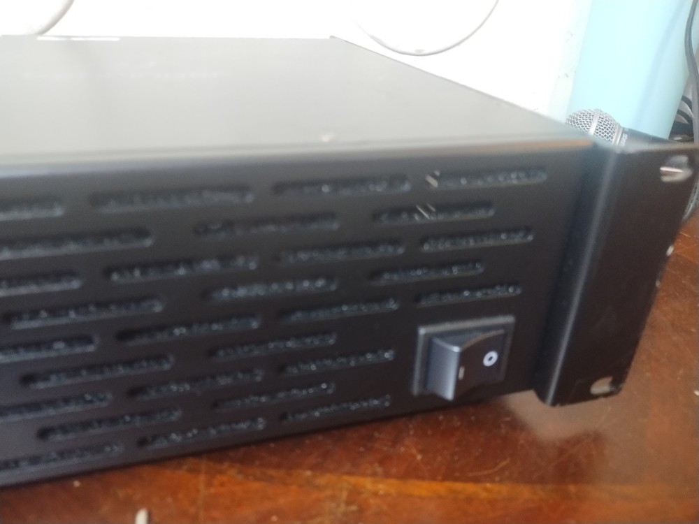 Behringer KM750 750 Watt 4-Ohm Stable Bridgeable Studio Amplifier **EUC