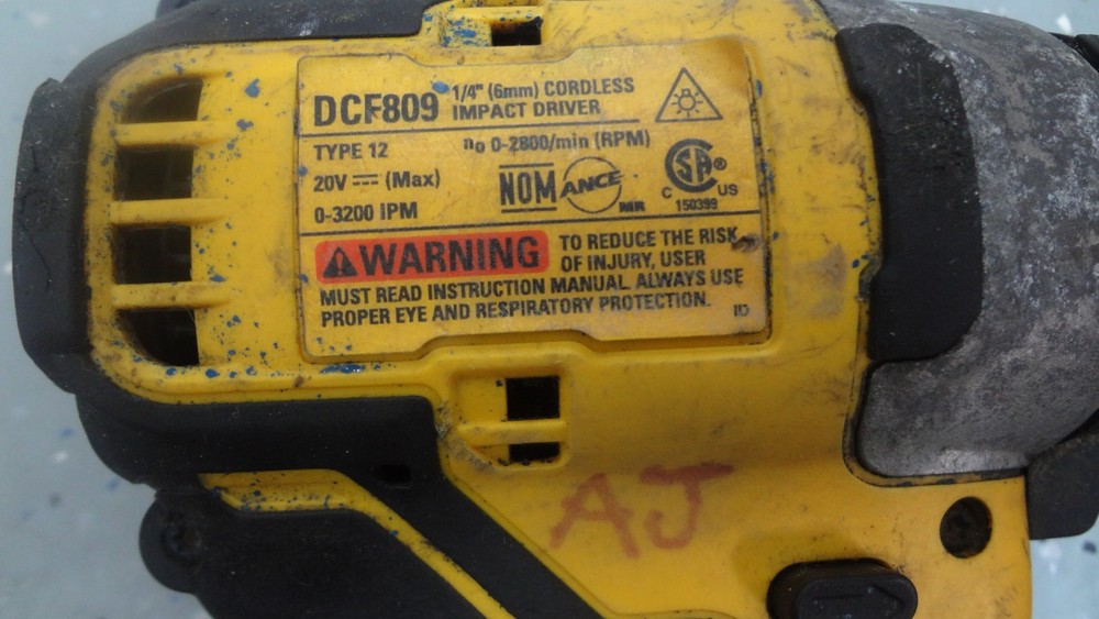 DeWalt 1/4" Impact Driver 20V DCF809 Kit