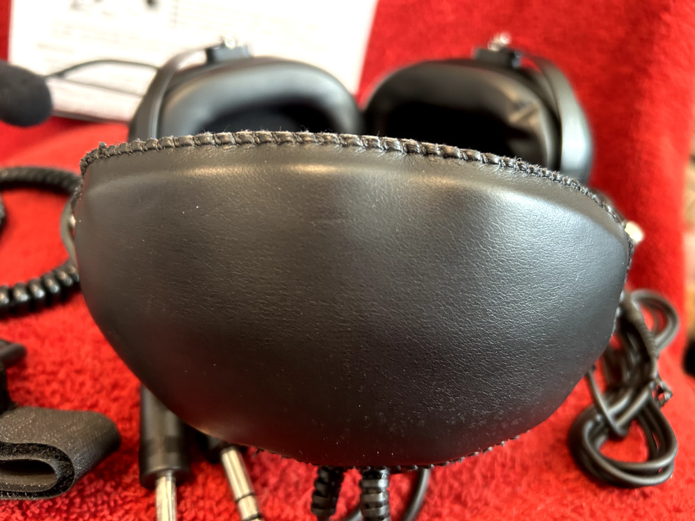 FLIGHTCOM NIGHTHAWK 4DLX NOISE ATTENUATING STEREO/MONO AVIATION HEADSET