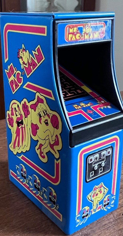 4 Pc - Pac Man, Ms Pac Man, Space Invaders & Hello Kitty Arcade Game 1/24 Minis
