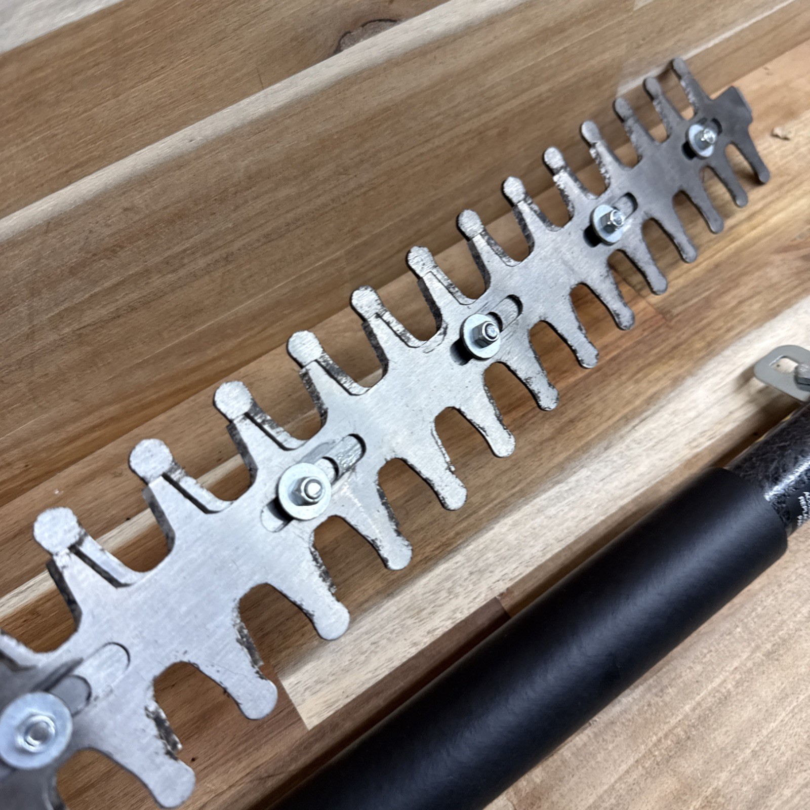 Ryobi ONE+ 18V 18 in. Cordless Pole Hedge Trimmer P2601 - Tool only - P5-7