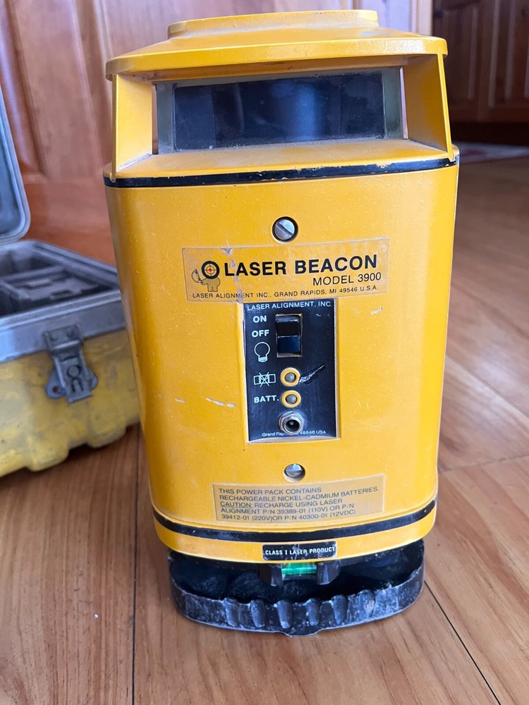 Laser Alignment Laser Beacon model 3900 With Case UNTESTED
