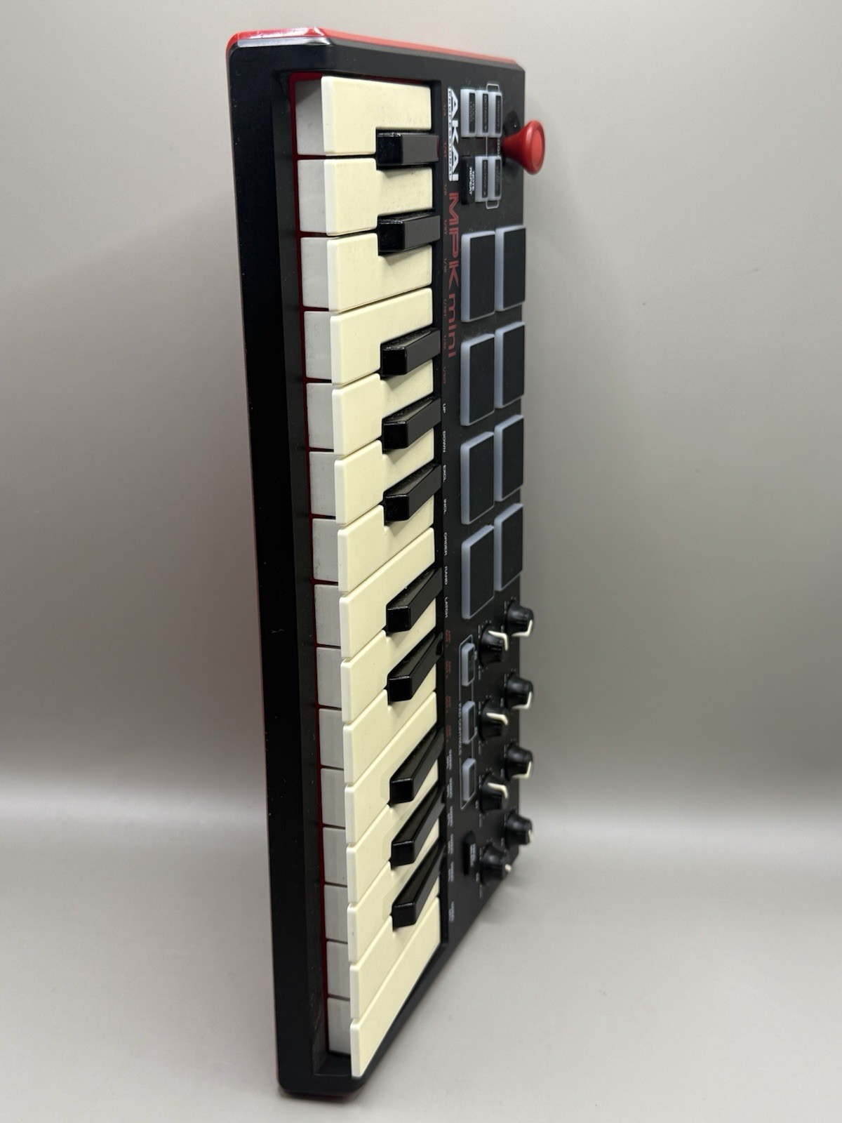 Akai Professional MPK2 Mini Play Portable 25-Key Keyboard