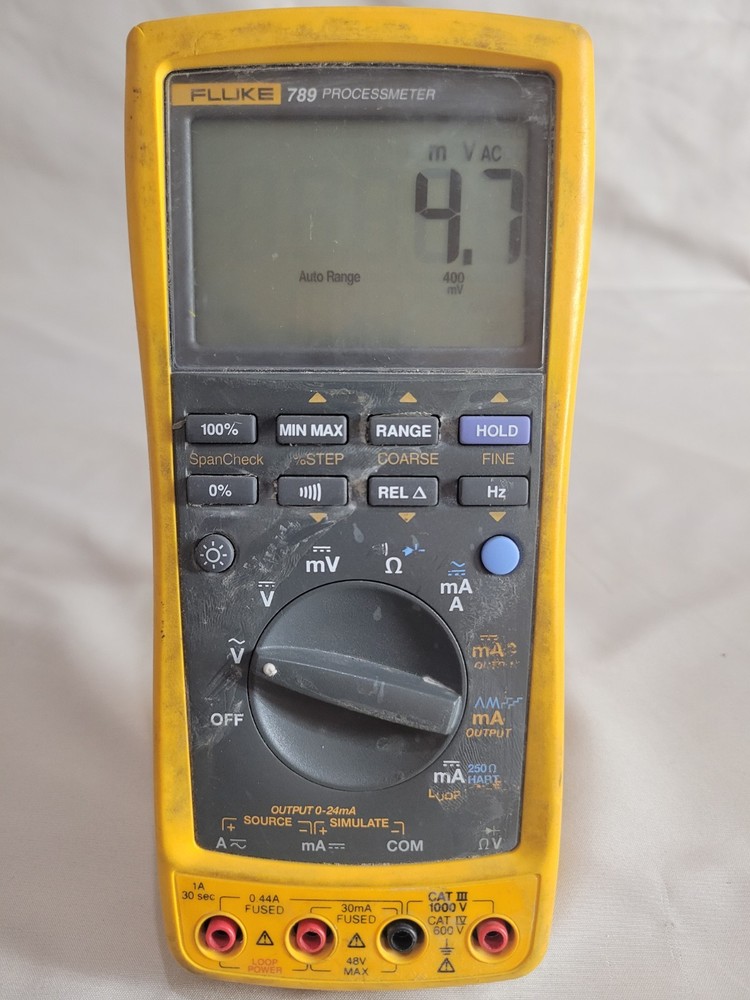 Fluke 789 ProcessMeter Process Calibrator with Test Leads and Carry Case
