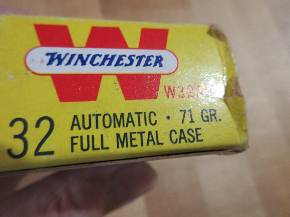 Winchester Empty 32 Automatic box (w14)