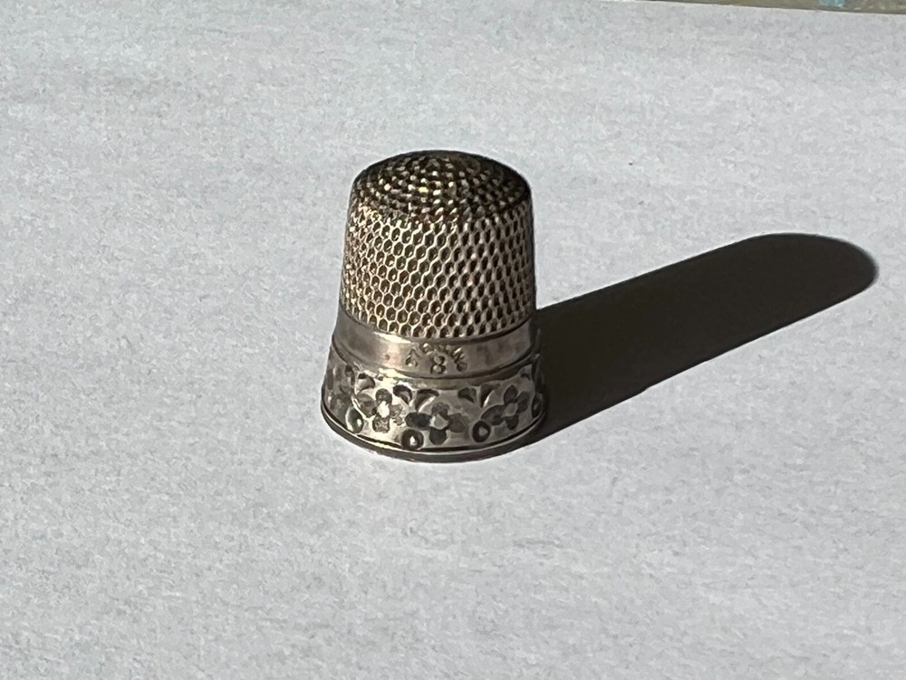 Antique Sterling Simons 4 Petal Flor & Dot Thimble