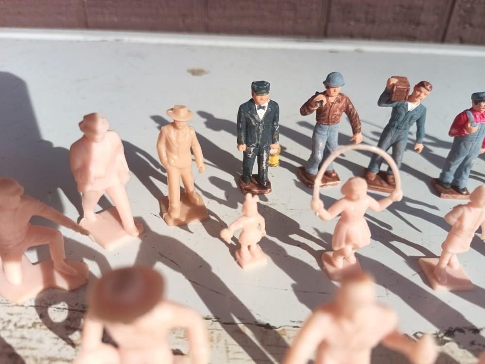 Model Train Accessories-people