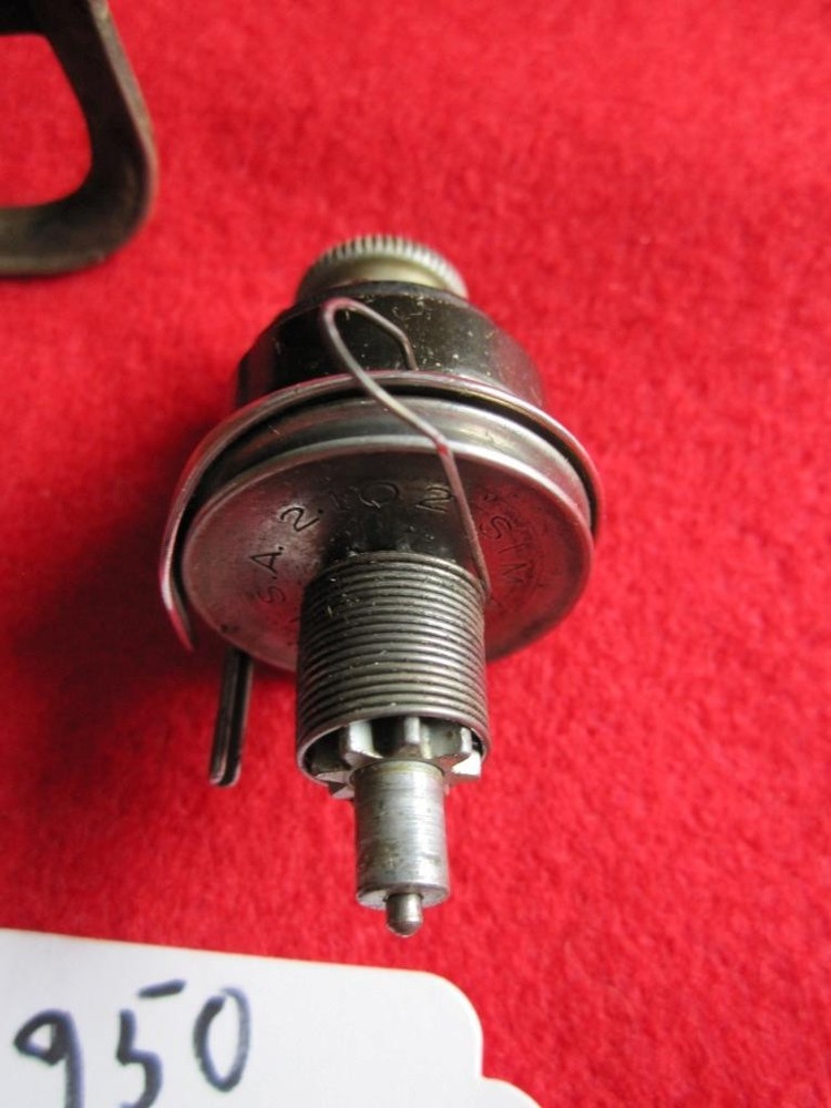 1950 SINGER FEATHERWEIGHT SEWING MACHINE MODEL 221 THREAD TENSIONER
