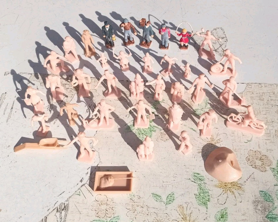 Model Train Accessories-people
