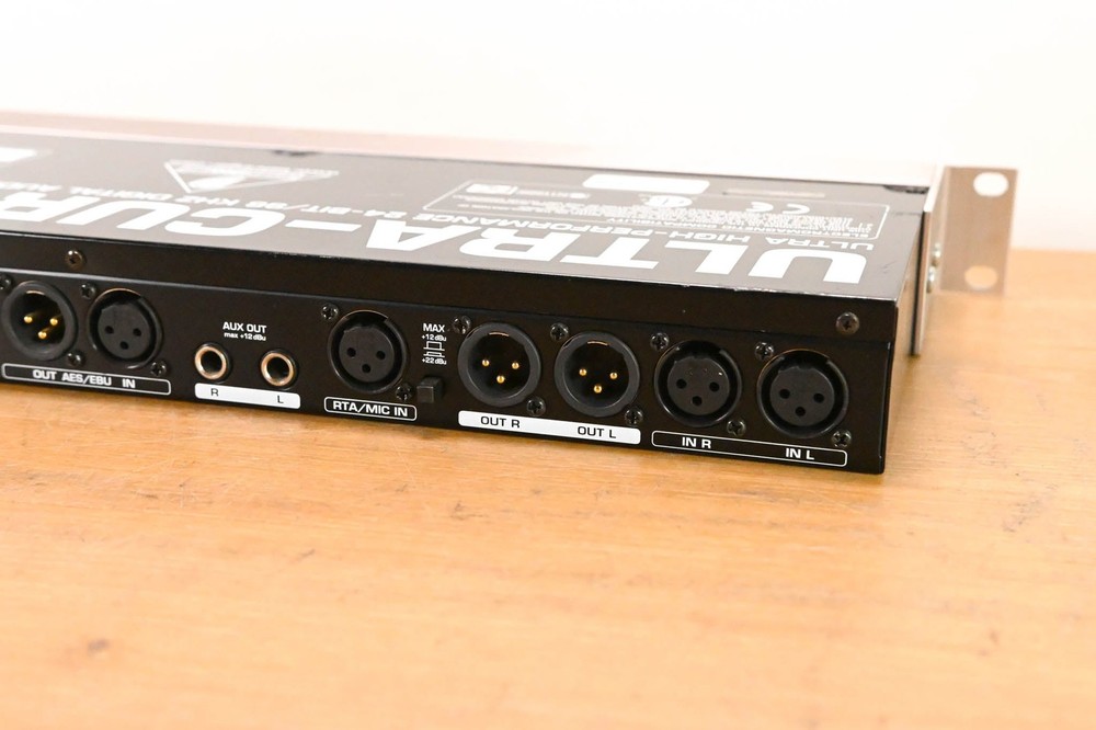 Behringer Ultracurve Pro DEQ2496 Equalizer and Mastering Processor CG01Y4E