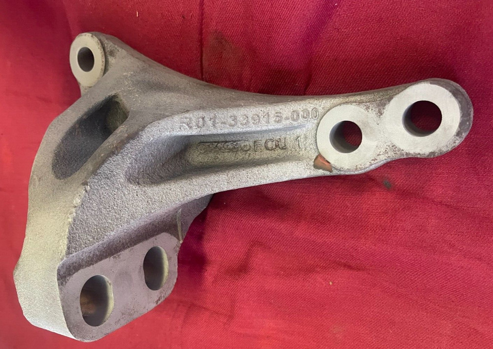 Freightliner R01-33915-000 Engine Mount Bracket